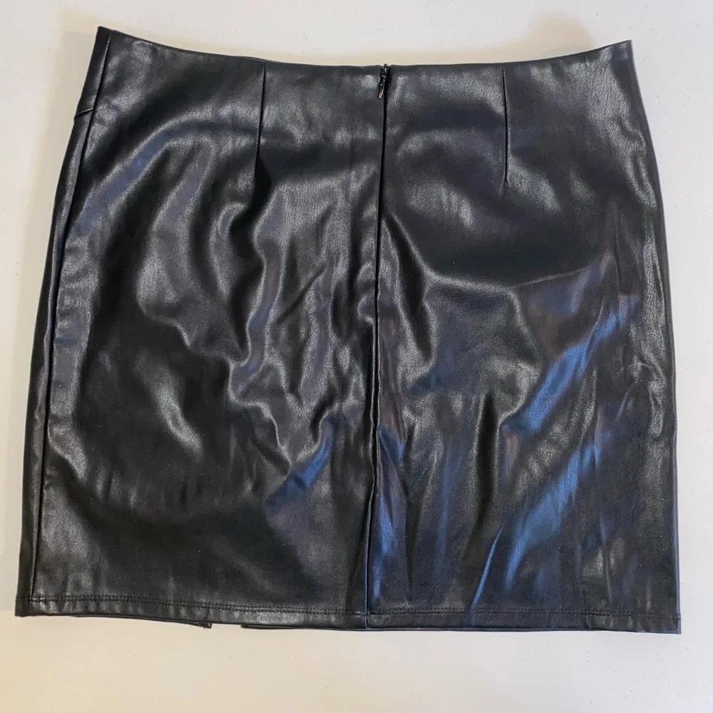 Black Leather Miniskirt - Picture 2 of 2